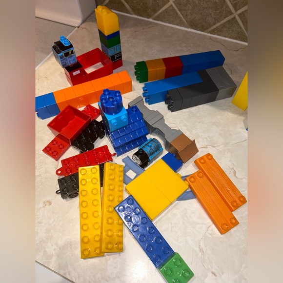 Mega Bloks creativity Building box around 300 Piece - Picture 8 of 15